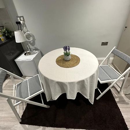 Guest&Rest 8 Apartment Лондон Екстериор снимка