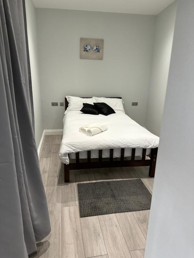 Guest&Rest 8 Apartment Лондон Екстериор снимка