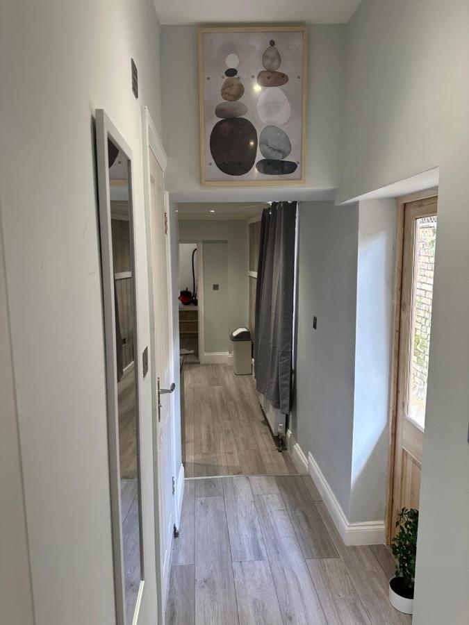 Guest&Rest 8 Apartment Лондон Екстериор снимка