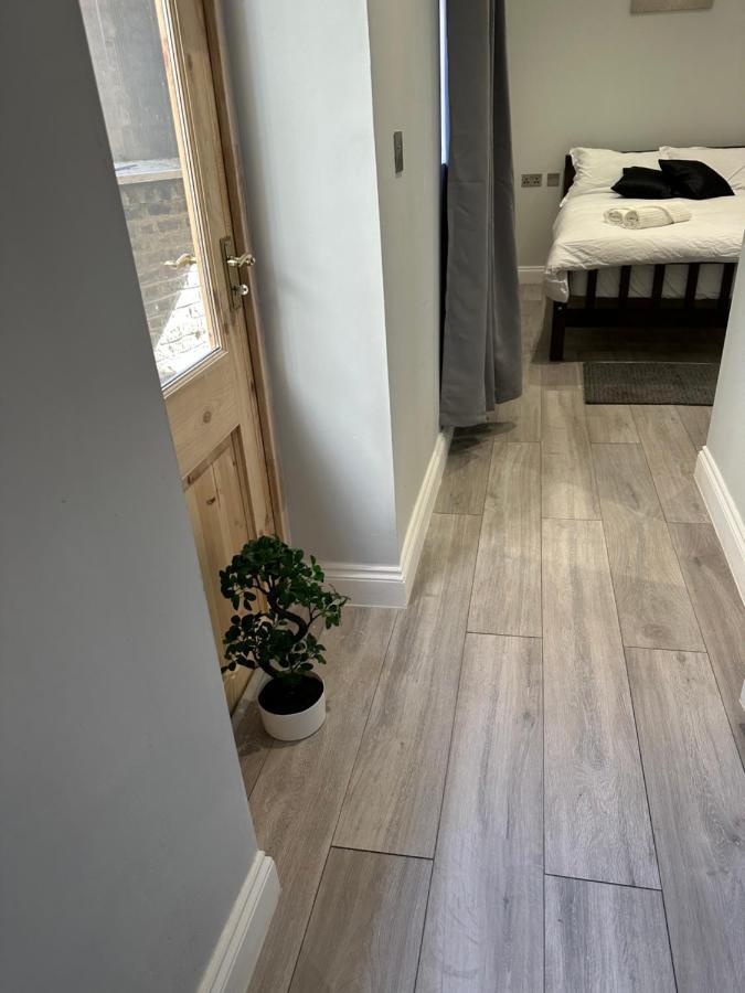 Guest&Rest 8 Apartment Лондон Екстериор снимка