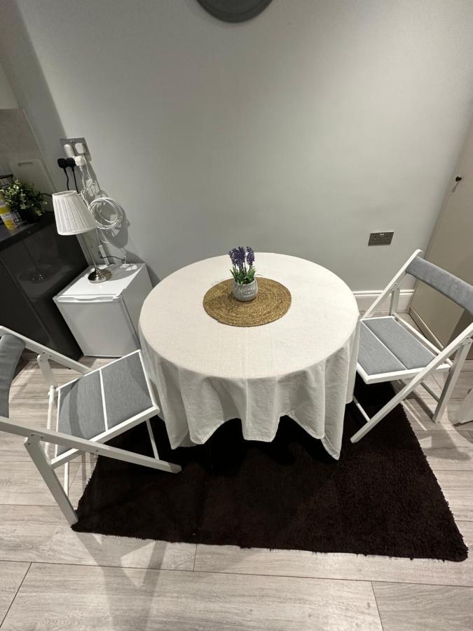 Guest&Rest 8 Apartment Лондон Екстериор снимка