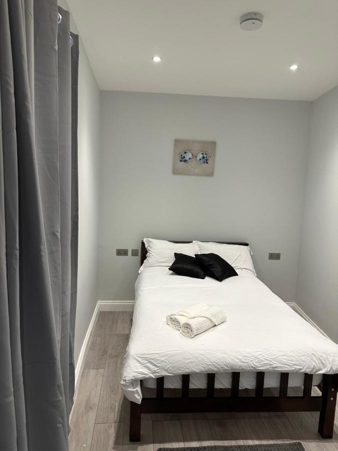 Guest&Rest 8 Apartment Лондон Екстериор снимка