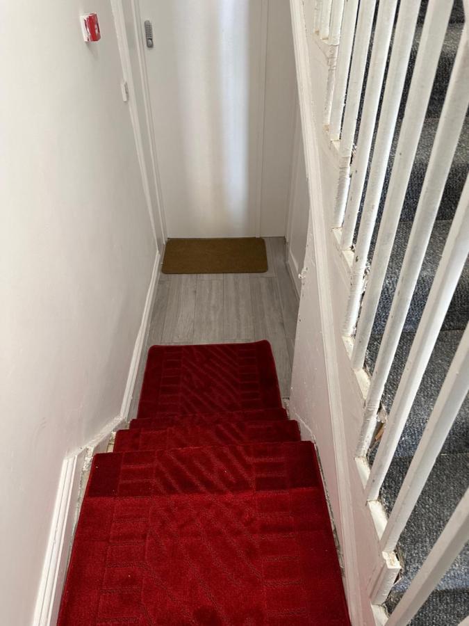 Guest&Rest 8 Apartment Лондон Екстериор снимка