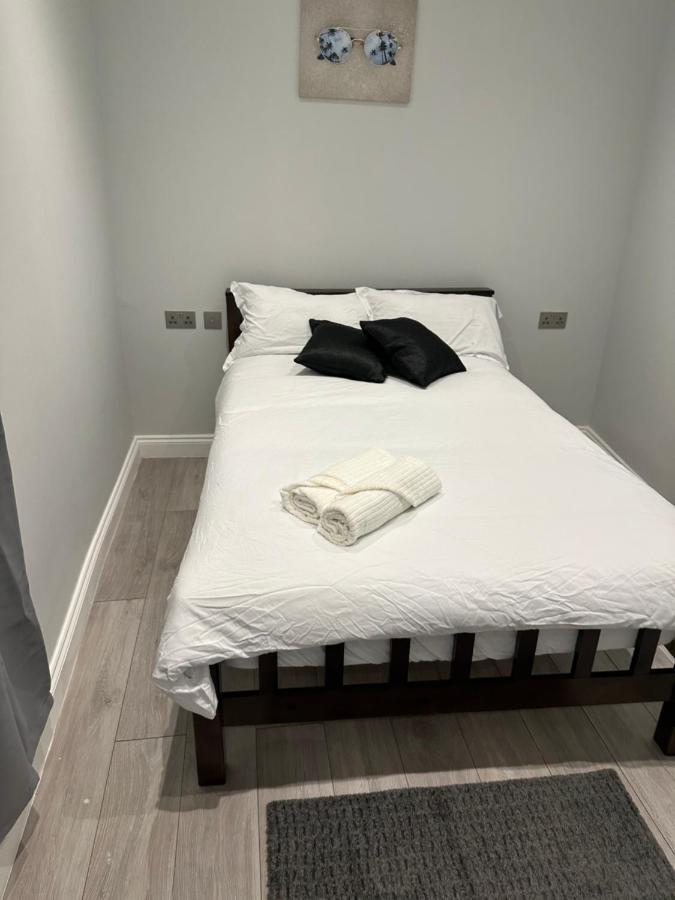 Guest&Rest 8 Apartment Лондон Екстериор снимка